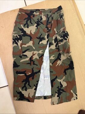 like an angel Men's Cargo Shorts in Green/Brown Camo